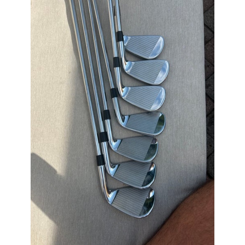 Men’s Callaway Rogue ST Pro Left Hand Iron Set Stiff Flex 7 Pieces Steel Shaft (Used)