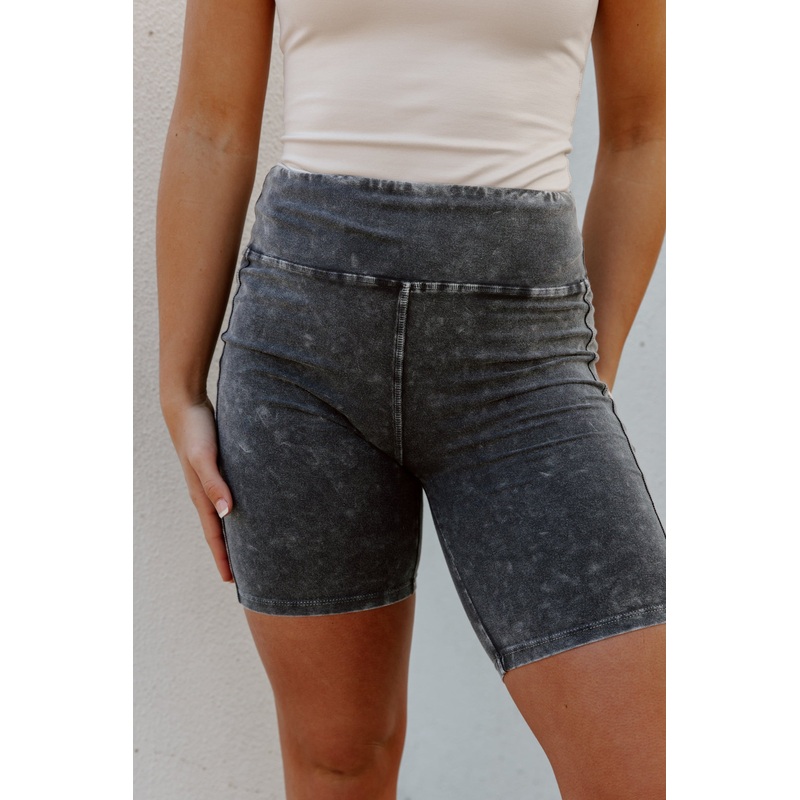 TO THE DIAMOND BIKER SHORTS IN CHARCOAL
