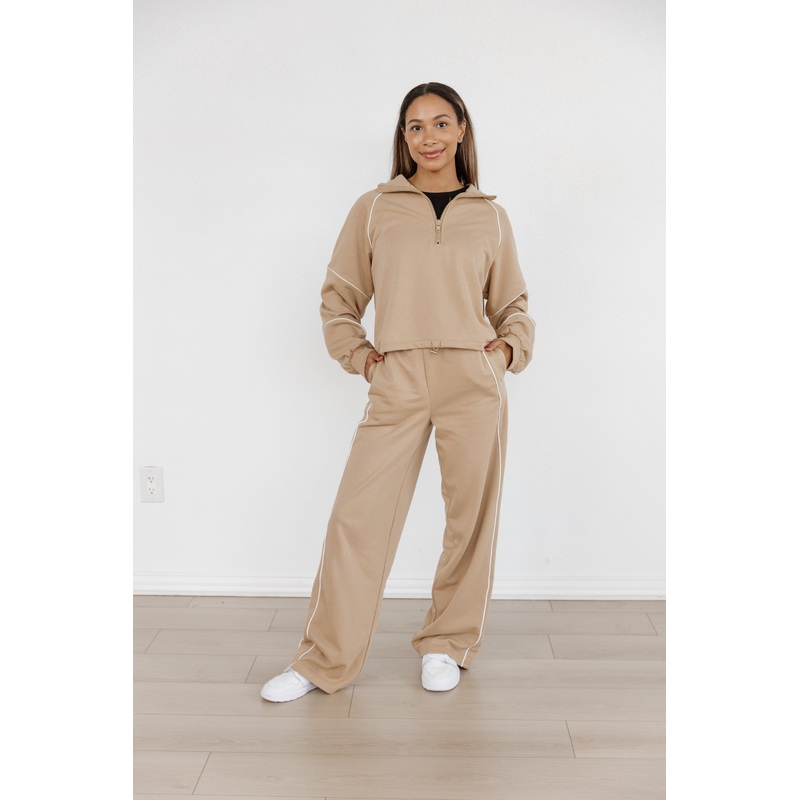 SPORTY ELEGANCE: FRENCH TERRY TRACKSUIT IN TAN