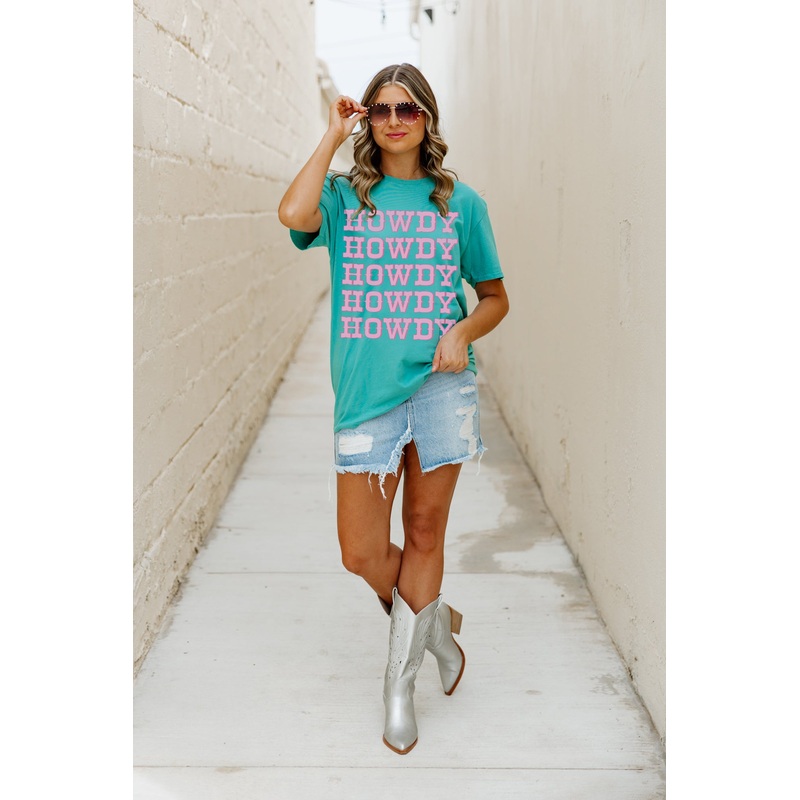 WE SAY HOWDY GARMENT DYED BOYFRIEND TEE IN GREEN