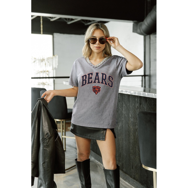 CHICAGO BEARS ICONIC EDGE RHINESTONE TRIM V-NECK TEE
