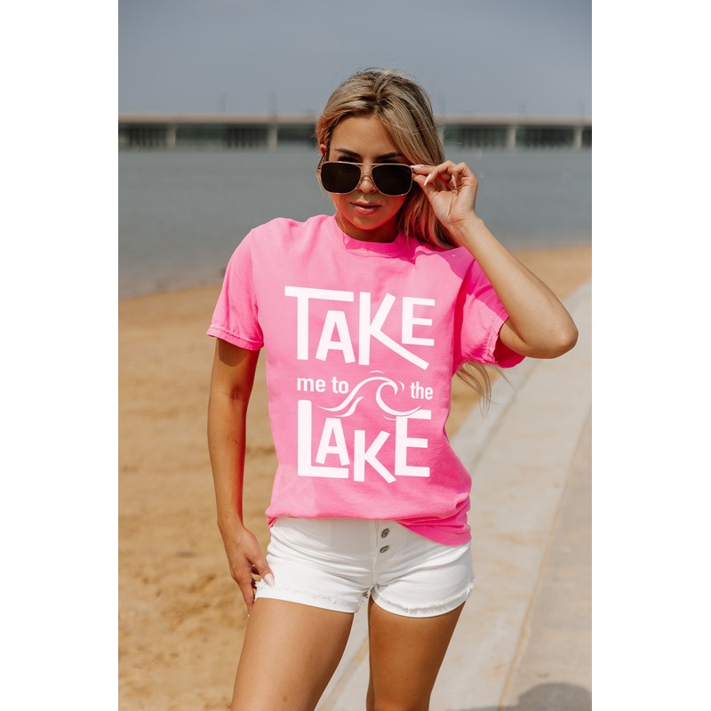 LAKE VACAY PLEASE GARMENT DYED BOYFRIEND TEE IN NEON PINK