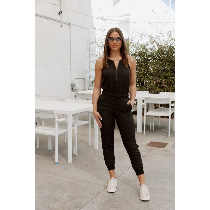 CASUALLY CHIC JUMPSUIT IN BLACK