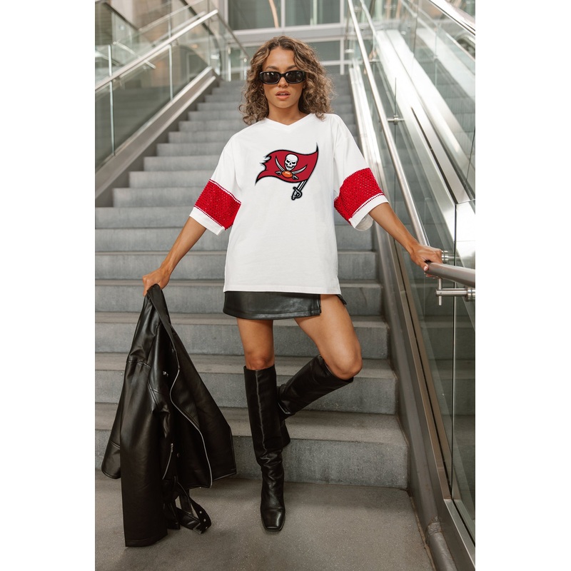 TAMPA BAY BUCCANEERS DOMINANCE RHINESTONE STRIPE VARSITY TEE