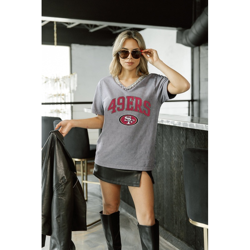 SAN FRANCISCO 49ERS ICONIC EDGE RHINESTONE TRIM V-NECK TEE